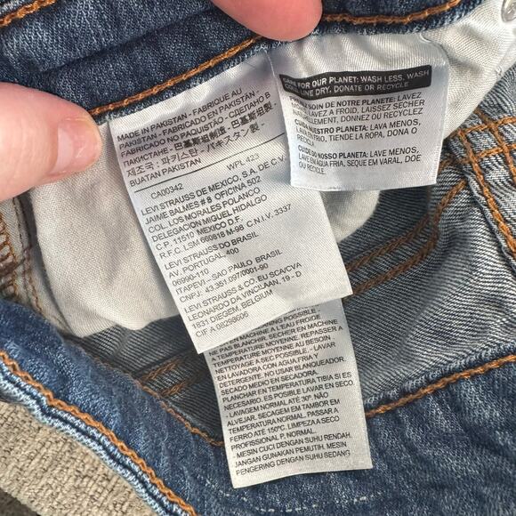 Levi's Rolled Cuff Denim Jean Shorts Women's Size 32 Waist Medium Wash - Picture 6 of 9